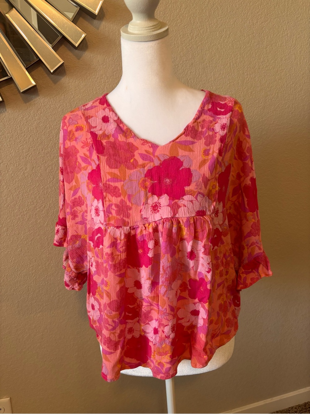 ANDREE BY UNIT Pink and Coral Floral V-Neck Babydoll Blouse